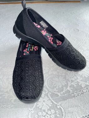 Skechers Air-Cooled Memory Foam Black Lace Slip On Flats size 9.5 new